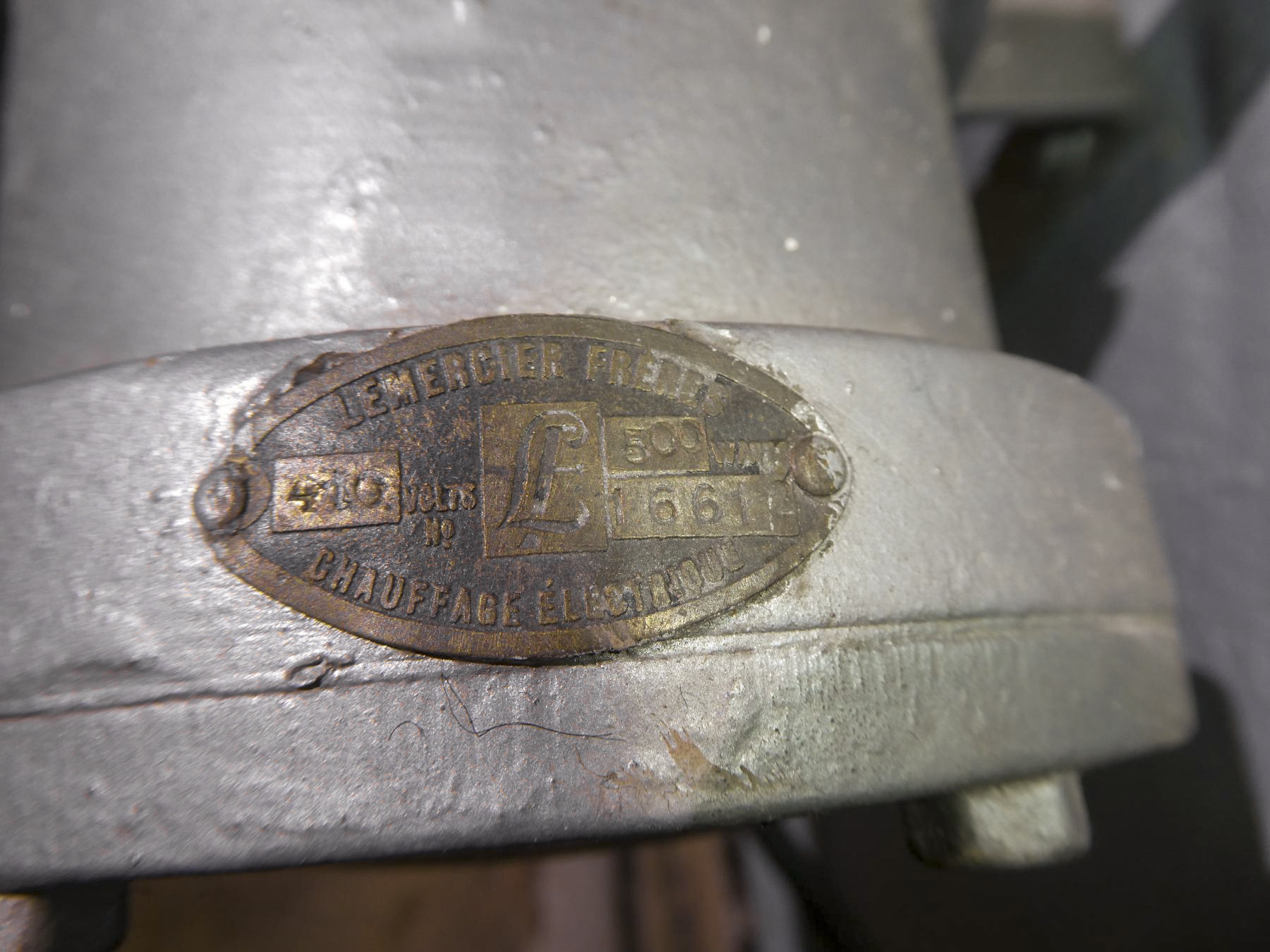 Ligne Maginot - OBERROEDERN SUD - RIEFFEL - (Casemate d'infanterie - Double) - Radiateur électrique de 500w  Etbl. LEMERCIER FRERES - ELLENA Daniel - CUNY Philippe