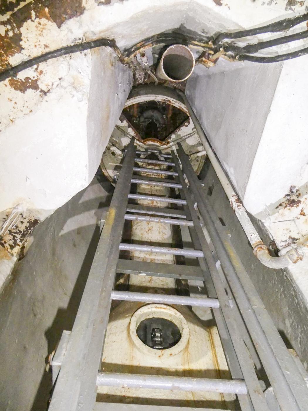 Ligne Maginot - HATTEN - O1 - (Observatoire d'artillerie) - La cloche VP - ELLENA Daniel - CUNY Philippe