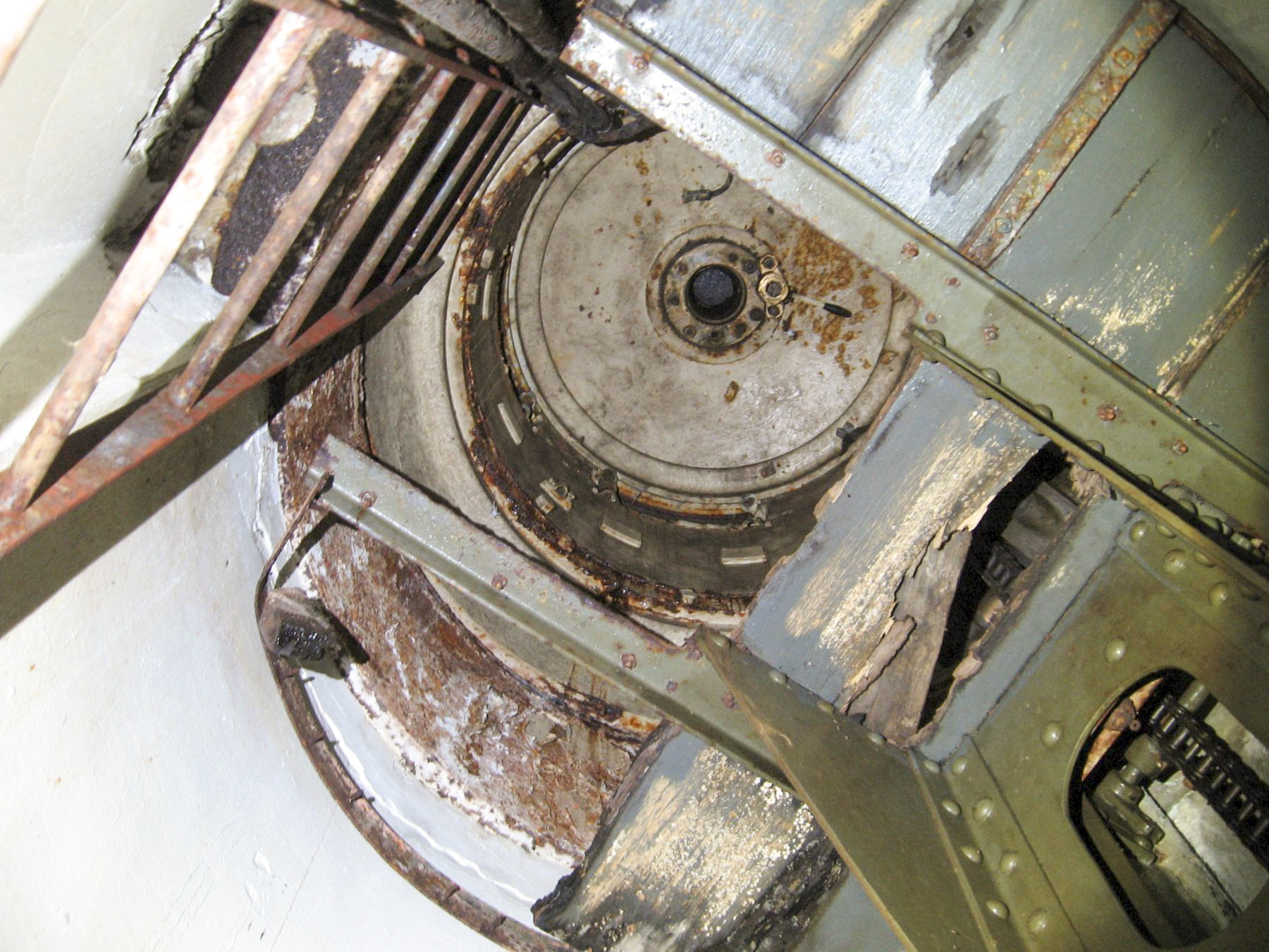 Ligne Maginot - ASCHBACH EST - O2 - (Casemate d'infanterie - Double) - La cloche VDP modifié en VP après guerre - Denis