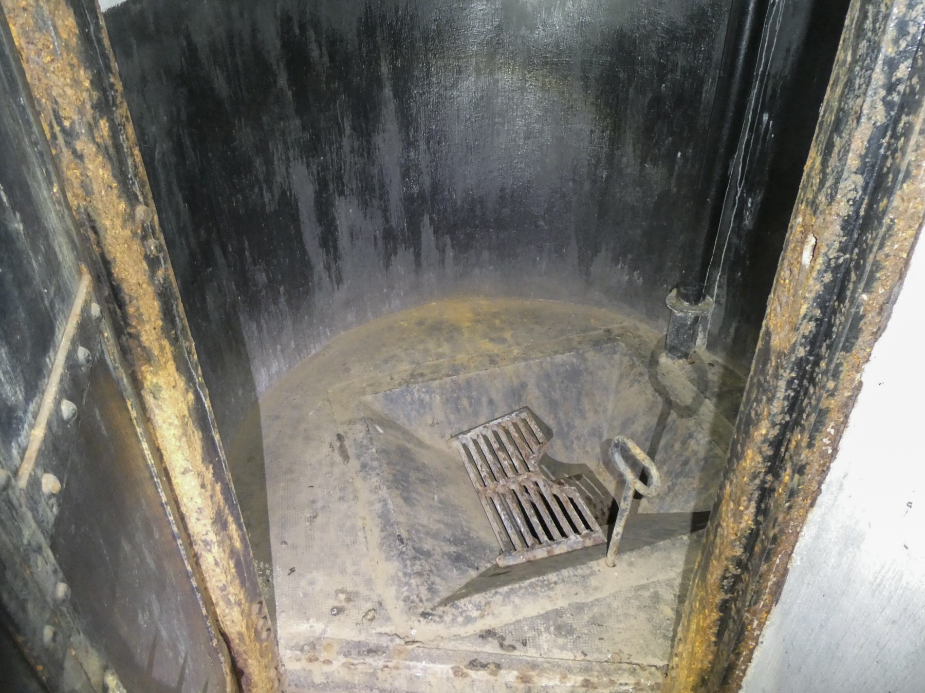 Ligne Maginot - ASCHBACH EST - O2 - (Casemate d'infanterie - Double) - Etage inférieur
Latrines - ELLENA Daniel - CUNY Philippe