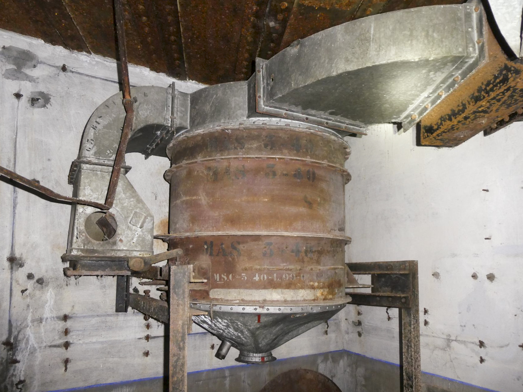 Ligne Maginot - ASCHBACH EST - O2 - (Casemate d'infanterie - Double) - Etage inférieur
Salle des filtres - ELLENA Daniel - CUNY Philippe