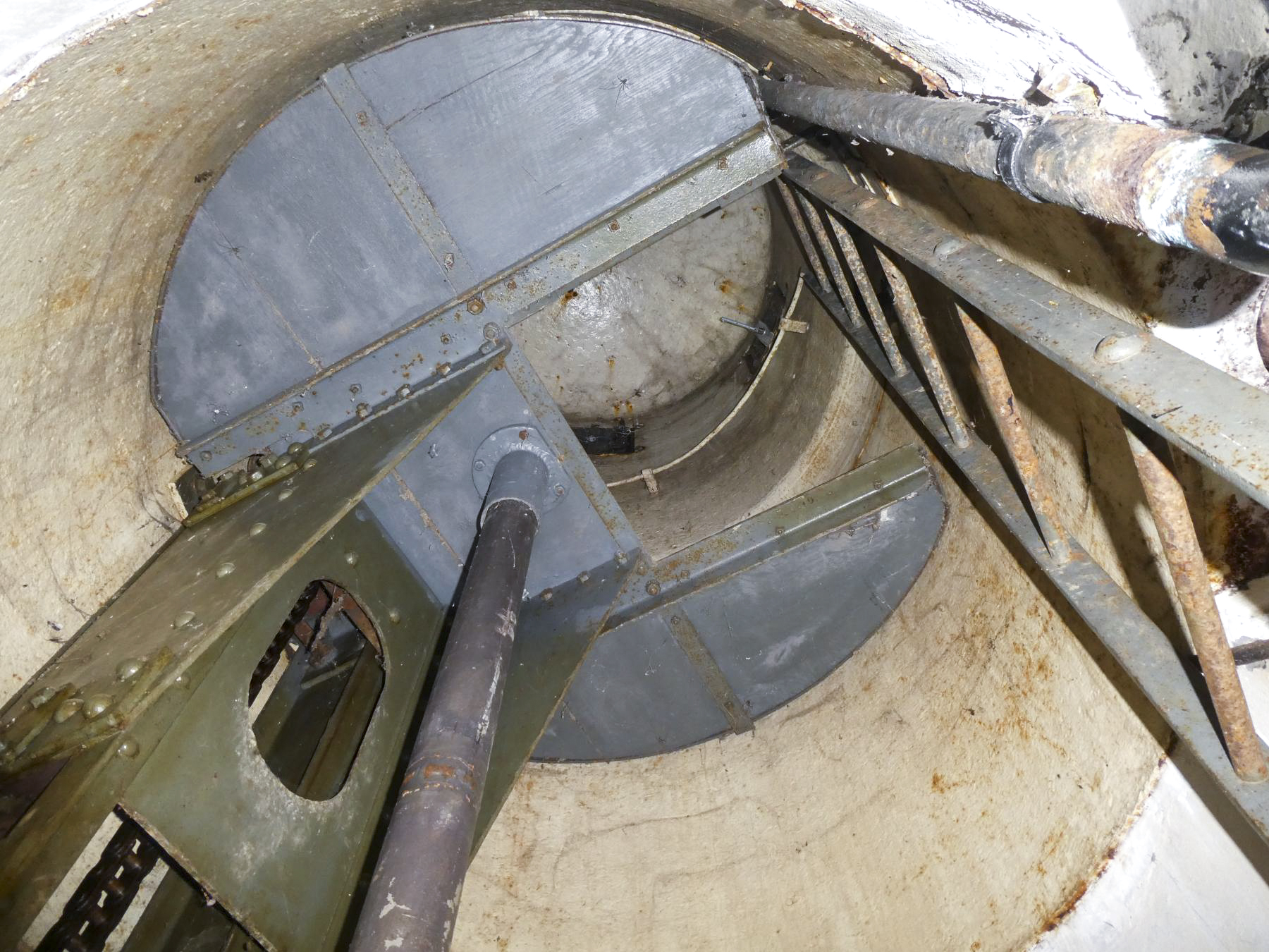 Ligne Maginot - ASCHBACH EST - O2 - (Casemate d'infanterie - Double) - Cloche GFM - ELLENA Daniel - CUNY Philippe