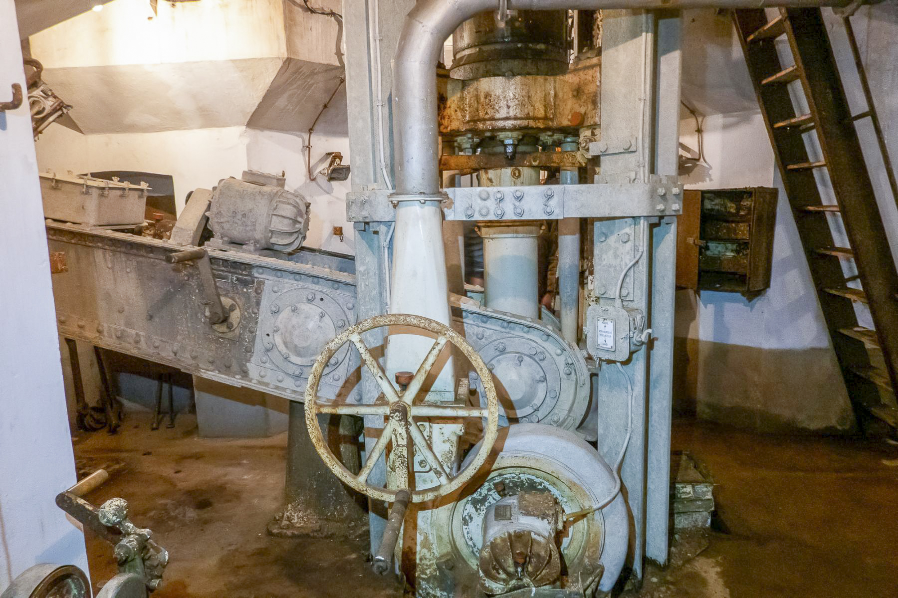 Ligne Maginot - SCHOENENBOURG - (Ouvrage d'artillerie) - Bloc 2
Tourelle mitrailleuse - Michel Teiten