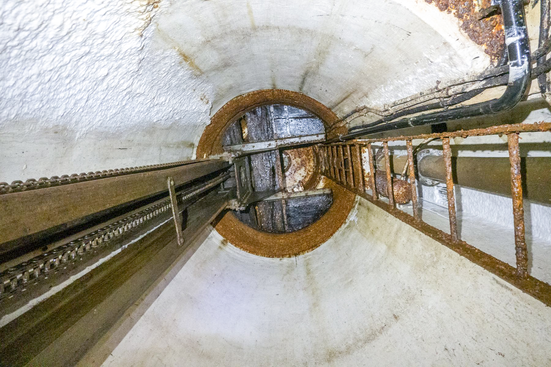 Ligne Maginot - SCHOENENBOURG - (Ouvrage d'artillerie) - Bloc 4
Intérieur de la cloche GFM - Michel Teiten