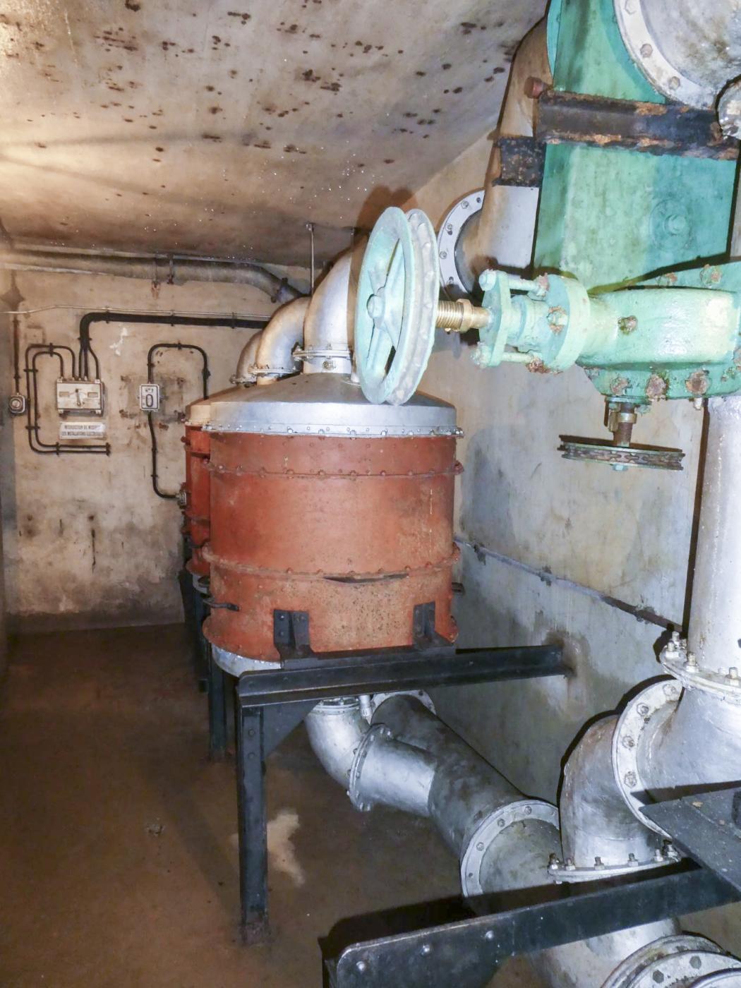 Ligne Maginot - SCHOENENBOURG - (Ouvrage d'artillerie) - Bloc 4
Salle de filtration - ELLENA Daniel - CUNY Philippe