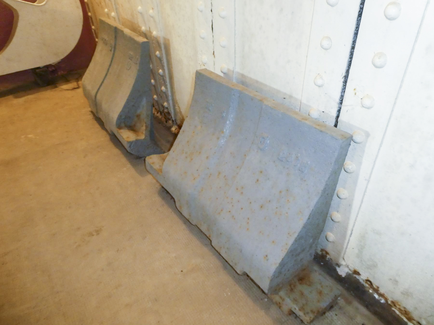 Ligne Maginot - SCHOENENBOURG - (Ouvrage d'artillerie) - Bloc 1
Dispositifs de renforcement des joues de trémies n°4 (non posés) - ELLENA Daniel - CUNY Philippe