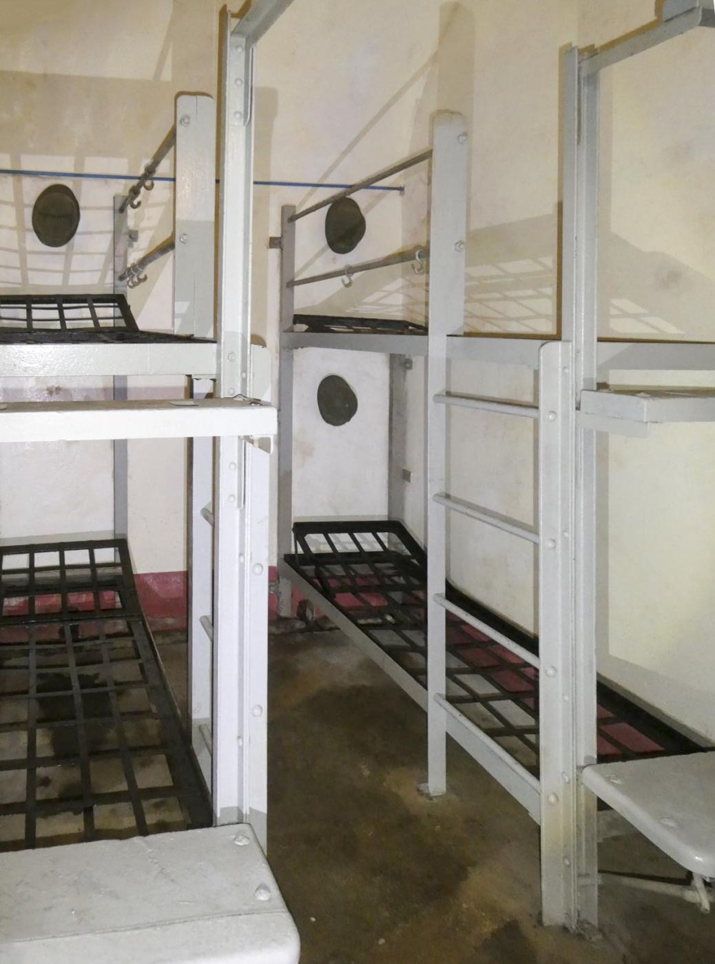 Ligne Maginot - SCHOENENBOURG - (Ouvrage d'artillerie) - Chambrée pour sous officiers - ELLENA Daniel - CUNY Philippe