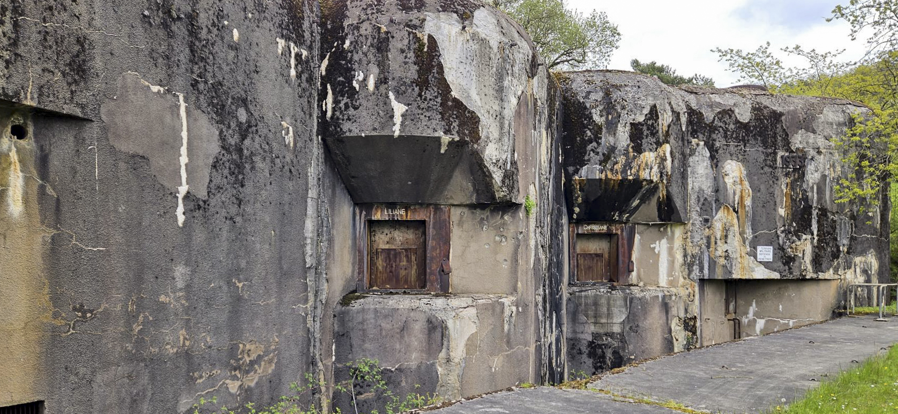 Ligne Maginot - HOCHWALD - (Ouvrage d'artillerie) - Bloc 12
Deux créneaux pour canons de 75 mle 29, nommés Liliane et Christiane - ELLENA Daniel - CUNY Philippe