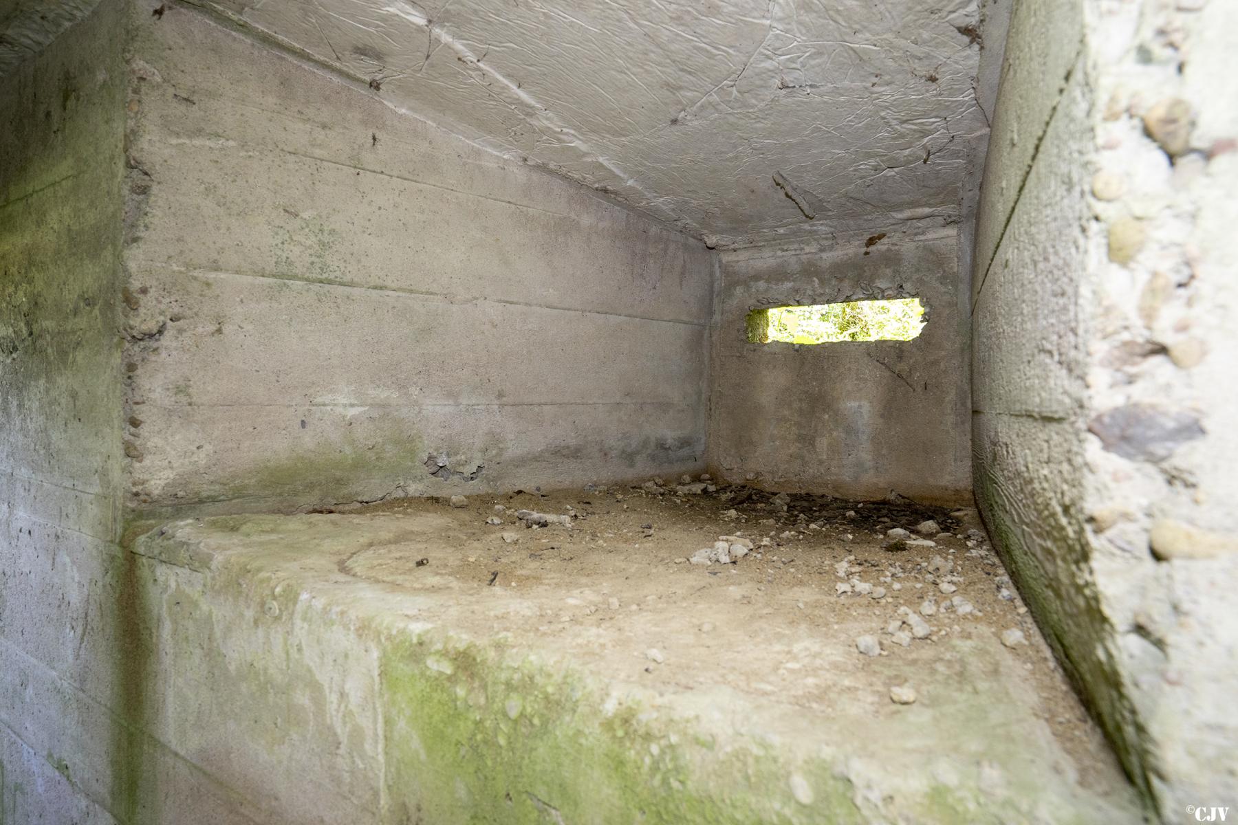 Ligne Maginot - BOIS DE LAUDREFANG NORD 1 - (Blockhaus pour arme infanterie) - L'emplacement pour l'arme et créneau - Lia VERMEULEN