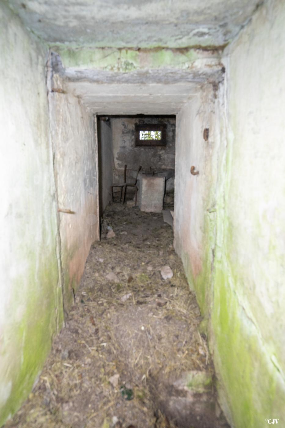 Ligne Maginot - M12B - KNOPP 3 - (Blockhaus pour arme infanterie) - Couloir d'entrée - Lia VERMEULEN