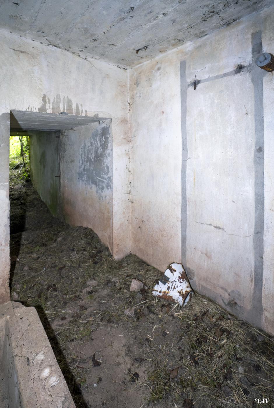 Ligne Maginot - M12B - KNOPP 3 - (Blockhaus pour arme infanterie) - Couloir d'entrée - Lia VERMEULEN
