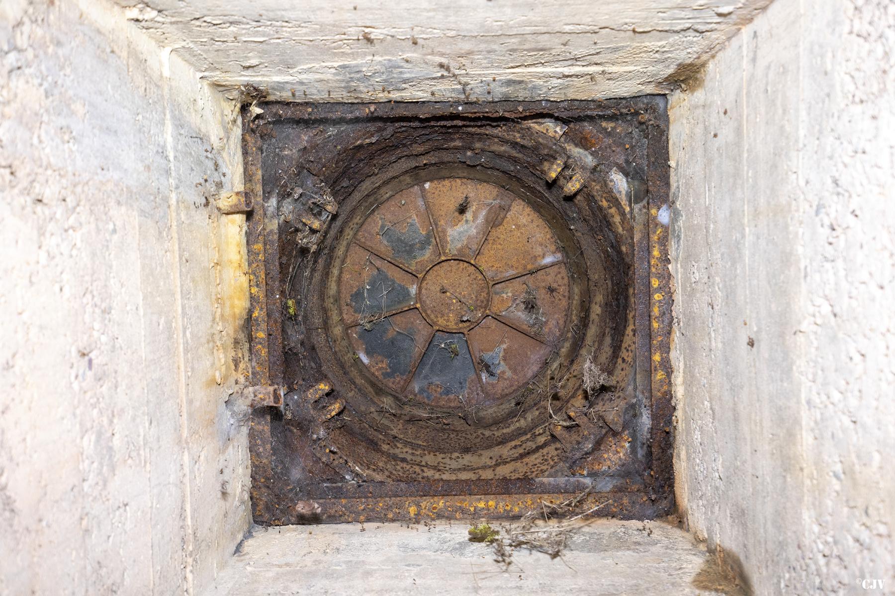 Ligne Maginot - A2B - KNOPP 5 - (PC) - Restes d'une cloche ? - Lia VERMEULEN