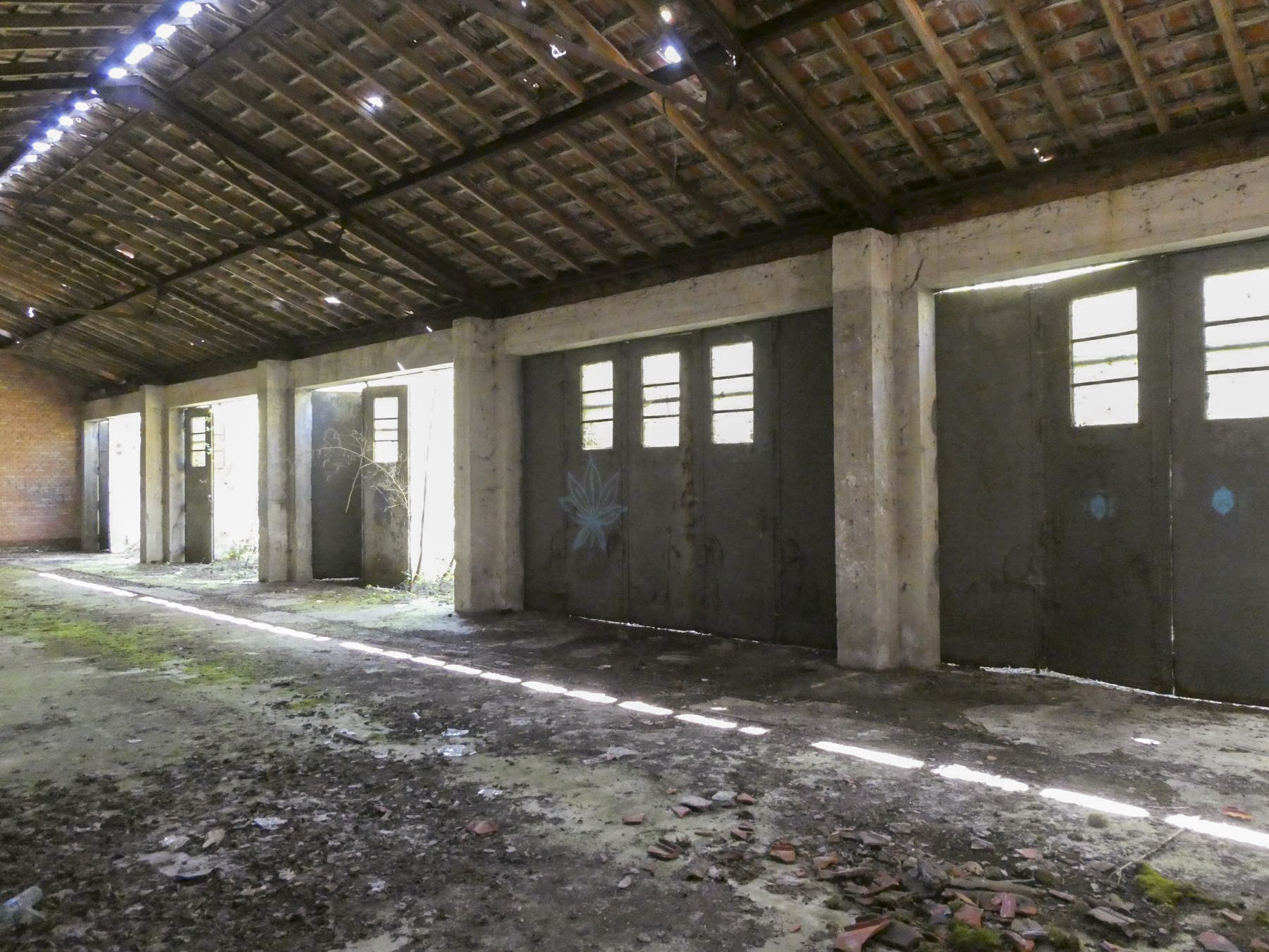 Ligne Maginot - LEMBACH - Tête d'antenne - Hangar annexe
Voie de 60 - ELLENA Daniel - CUNY Philippe