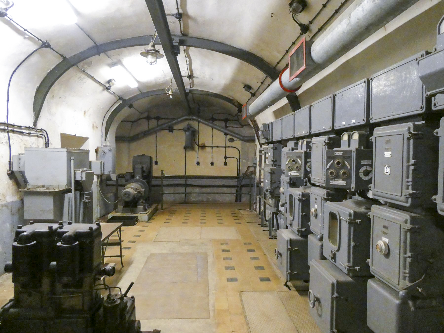 Ligne Maginot - FOUR A CHAUX - FAC - (Ouvrage d'artillerie) - Tableau de commande des groupes - ELLENA Daniel - CUNY Philippe