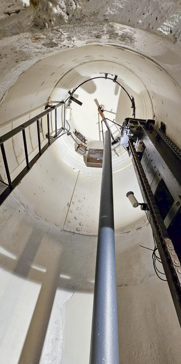 Ligne Maginot - ESCH - (Casemate d'infanterie - Double) - La cloche GFM - ELLENA Daniel - CUNY Philippe