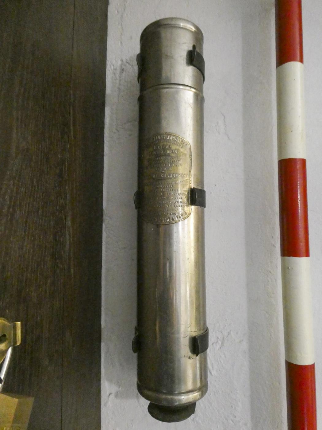 Ligne Maginot - ESCH - (Casemate d'infanterie - Double) - Extincteur Etbs Bouillon Frères - ELLENA Daniel - CUNY Philippe