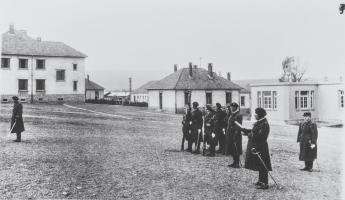 Ligne Maginot - VECKRING - (Camp de sureté) - 164° RIF
Cérémonie dans le camp de Veckring