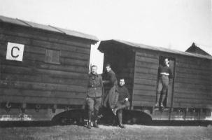 Ligne Maginot - SOULTZ SOUS FORET - (Infrastructure ferroviaire) - Soultz-sous-Forêts, 1939-40. 
Plates-formes artillerie Péchot 1888 aménagées en wagons fermés pour le transport du personnel permissionnaire des régiments de forteresse
