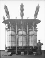 Ligne Maginot - SCHNEIDER-WESTINGHOUSE (SW) - Matériel électrique SW - Schneider-Westinghouse 
Transformateur électrique triphasé de forte puissance en cours de fabrication 