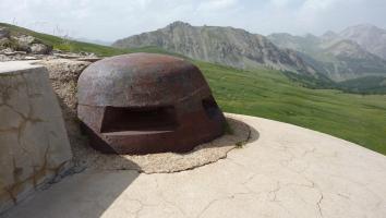 Ligne Maginot - Cloche observatoire Digoin (DIGOIN) - Ouvrage du Gondran E
Cloche observatoire Digoin à créneaux élargis