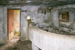 Ligne Maginot - CB9 - ROCKSWINGERT - (Blockhaus pour arme infanterie) - Chambre de tir gauche et entrée