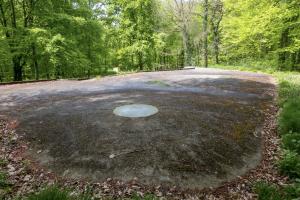 Ligne Maginot - SCHOENENBOURG - (Ouvrage d'artillerie) - Entrée des hommes
Les cloches GFM et LG des dessus ont été 'ennoyées' dans la dalle de béton lors de la reconstruction des années 50