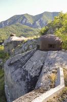 Ligne Maginot - CASTILLON (CN) - EO8 - (Ouvrage d'artillerie) - Bloc 3
La cloche GFM du bloc 3 et le bloc 4 au second plan