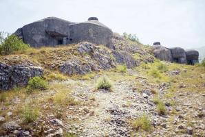 Ligne Maginot - CASTILLON (CN) - EO8 - (Ouvrage d'artillerie) - Bloc 4
Le bloc 3 est au second plan