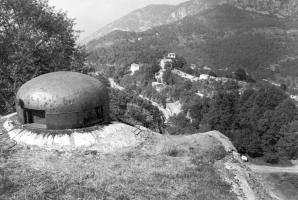 Ligne Maginot - CASTILLON (CN) - EO8 - (Ouvrage d'artillerie) - Le bloc 4
Vue sur l'entrée du tunnel du Col de Castillon
