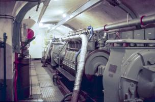 Ligne Maginot - CASTILLON (CN) - EO8 - (Ouvrage d'artillerie) - L'usine
Moteur SMIM type 6SR18 délivrant 125 CV