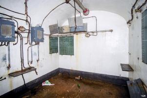 Ligne Maginot - CASTILLON (CN) - EO8 - (Ouvrage d'artillerie) - Bloc 6
PC des mortiers de 81mm
Les deux transmetteurs d’ordres ont disparu