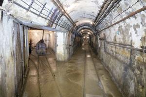 Ligne Maginot - MICHELSBERG - A22 - (Ouvrage d'artillerie) - Garage des locotracteurs dans la galerie principale entre l'usine et la caserne
