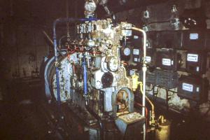 Ligne Maginot - COUCOU - A20 - (Ouvrage d'infanterie) - L'usine électrique
Groupe électrogène (moteur SGCM type GVU 33 3 cylindres, développant 68 chevaux doté d'un alternateur de 40 KVA).