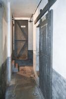 Ligne Maginot - HEIDENBUCKEL - (Abri) - Couloir avant avec la porte coulissante de la salle des machines et l'entrée des latrines