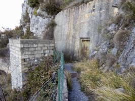 Ligne Maginot - RIMPLAS (RS) - (Ouvrage d'artillerie) - Bloc issue de secours
L'issue de secours à gauche de l'entrée