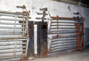 Ligne Maginot - BOIS D'OTTONVILLE - BCA1 - (Casemate d'artillerie) - Chambre de tir droite dans les années 1970
Lits pliants