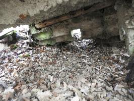 Ligne Maginot - ROHRWALD OUEST - (Blockhaus pour arme infanterie) - L'intérieur du blockhaus avec le créneau vers Valette.