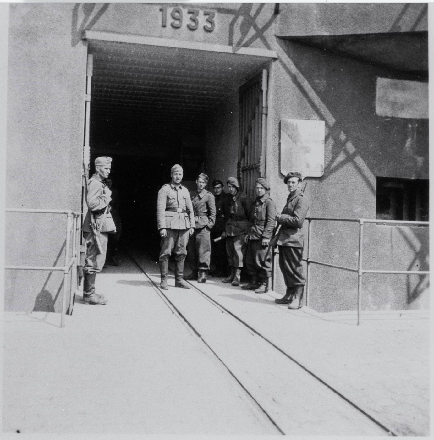Ligne Maginot - HOCHWALD - (Ouvrage d'artillerie) - Entrée munitions
La rédition sur ordre de l'ouvrage - Albert HAAS