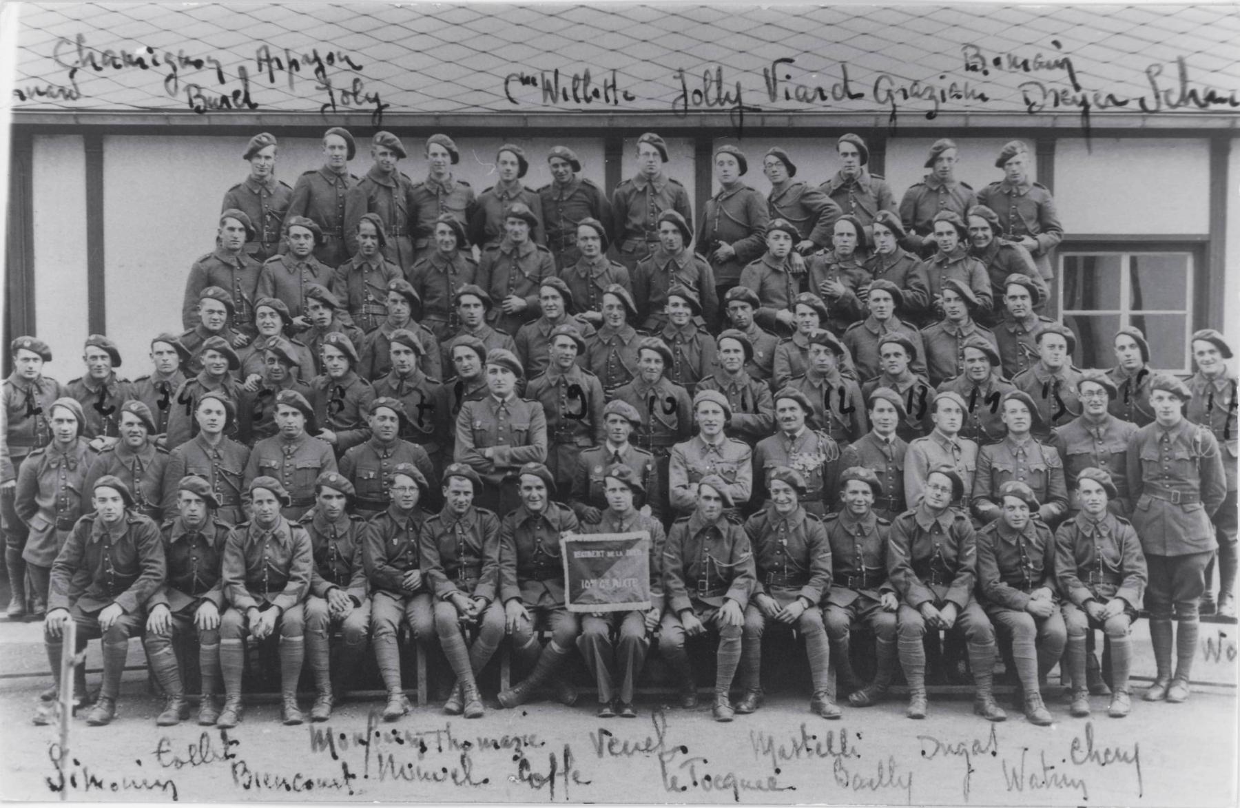 Ligne Maginot - MONT DES WELCHES - (Casernement) - 10° Cie Mixte du 164° RIF - Régiment de la Nied
Une partie de l'équipage de l'ouvrage du Mont des Welsches devant le casernement léger  - Inconnu