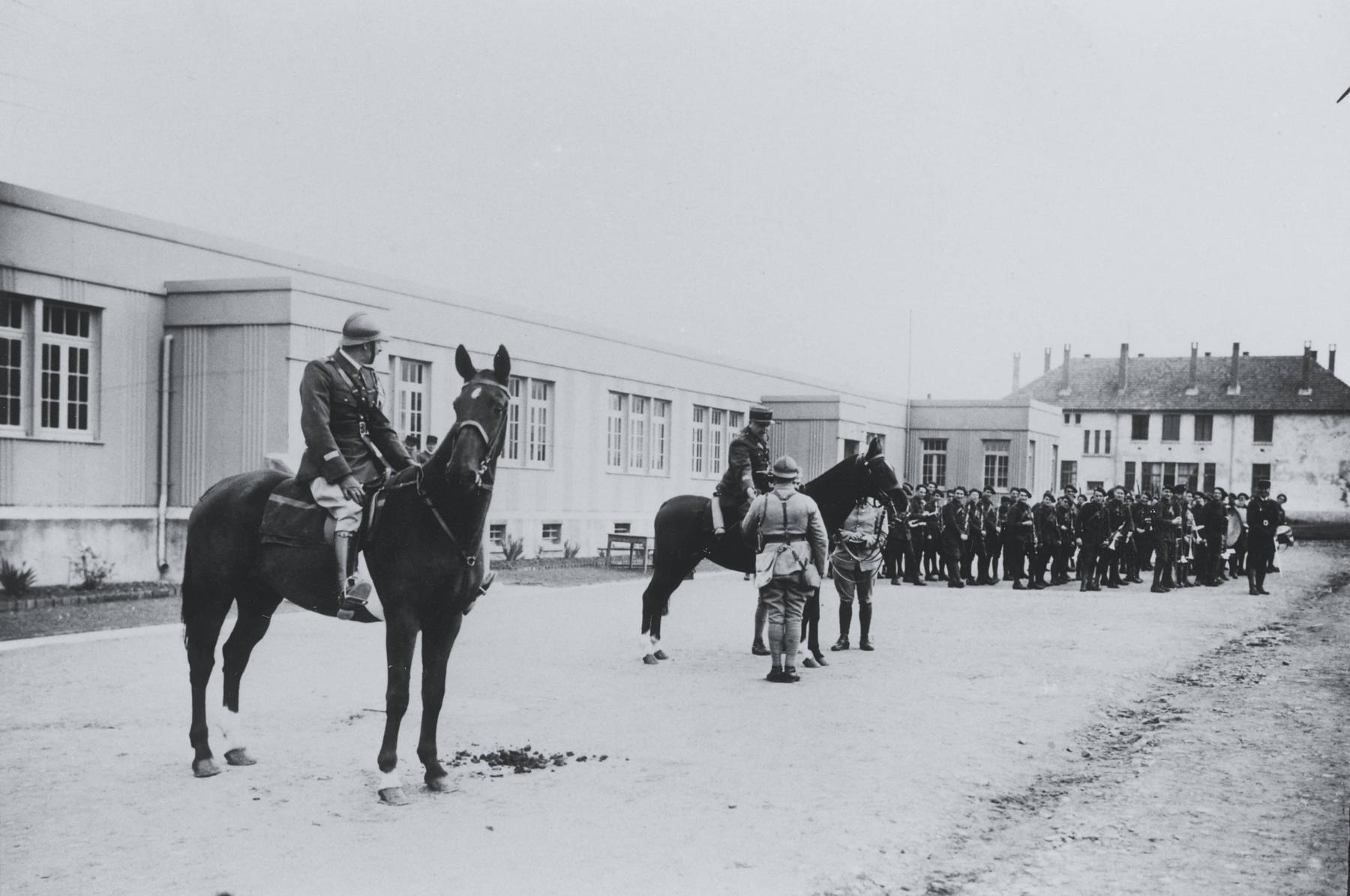 Ligne Maginot - VECKRING - (Camp de sureté) - 164° RIF
Cérémonie dans le camp de Veckring - Inconnu