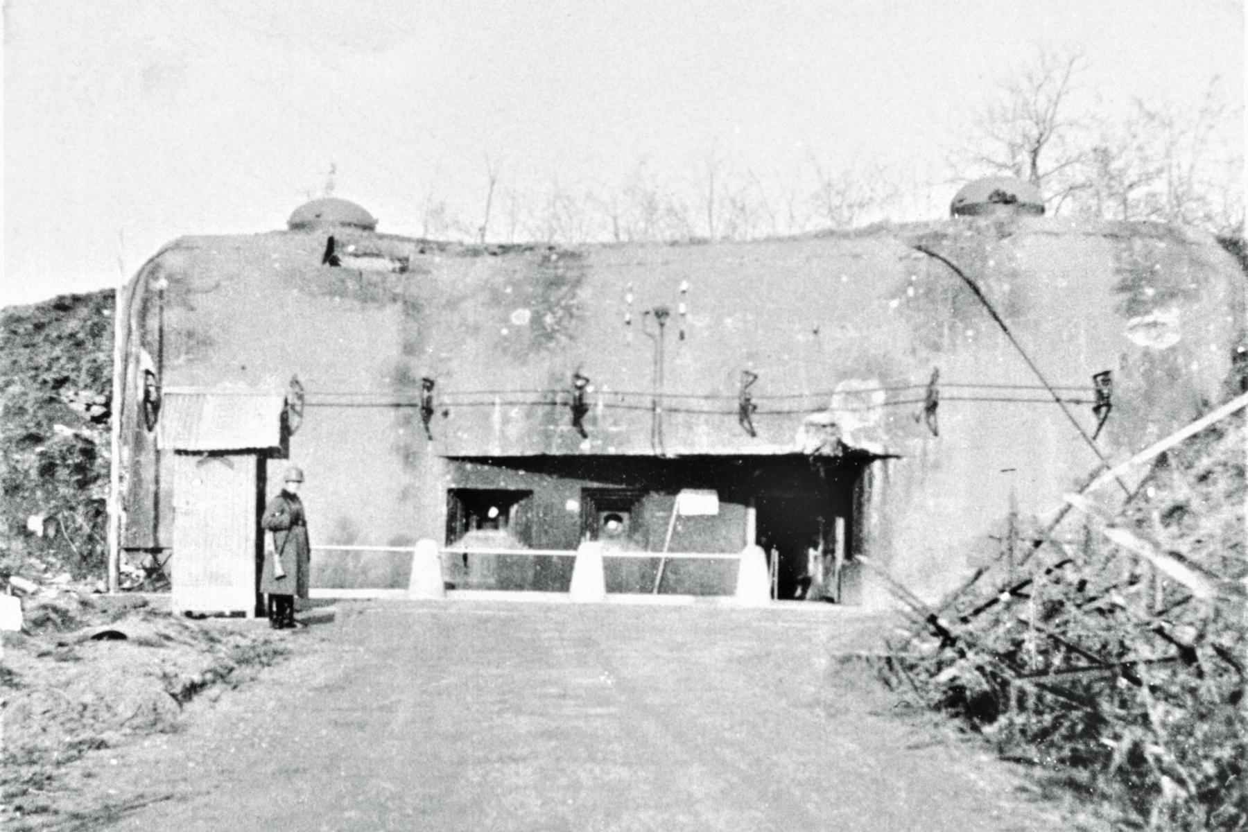 Ligne Maginot - FERMONT - A2 - (Ouvrage d'artillerie) - L'entrée des hommes en 1940 - Inconnu