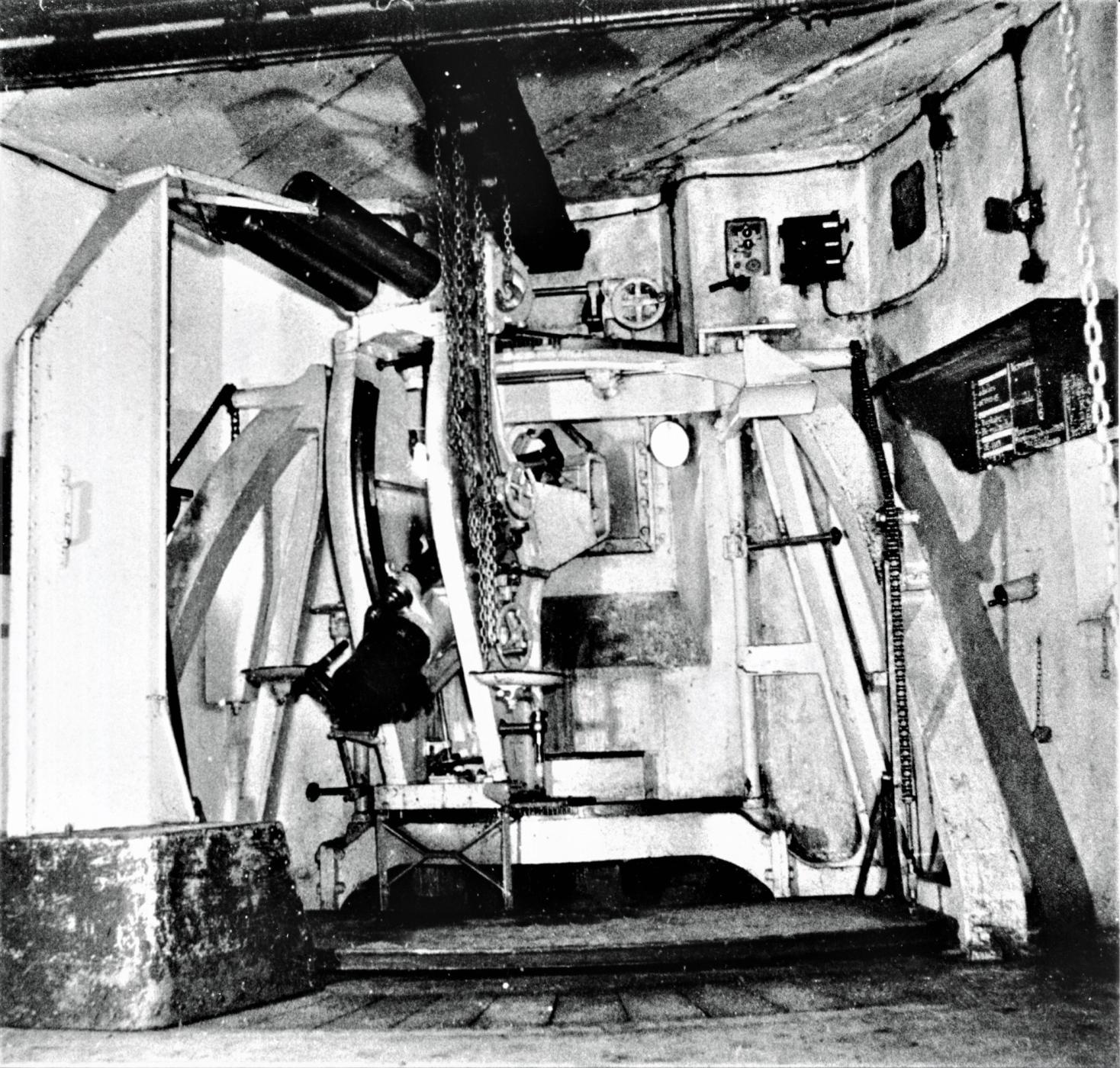 Ligne Maginot - FERMONT - A2 - (Ouvrage d'artillerie) - Bloc 4
L'une des pièces de 75 mle 32 sous casemate  - Inconnu