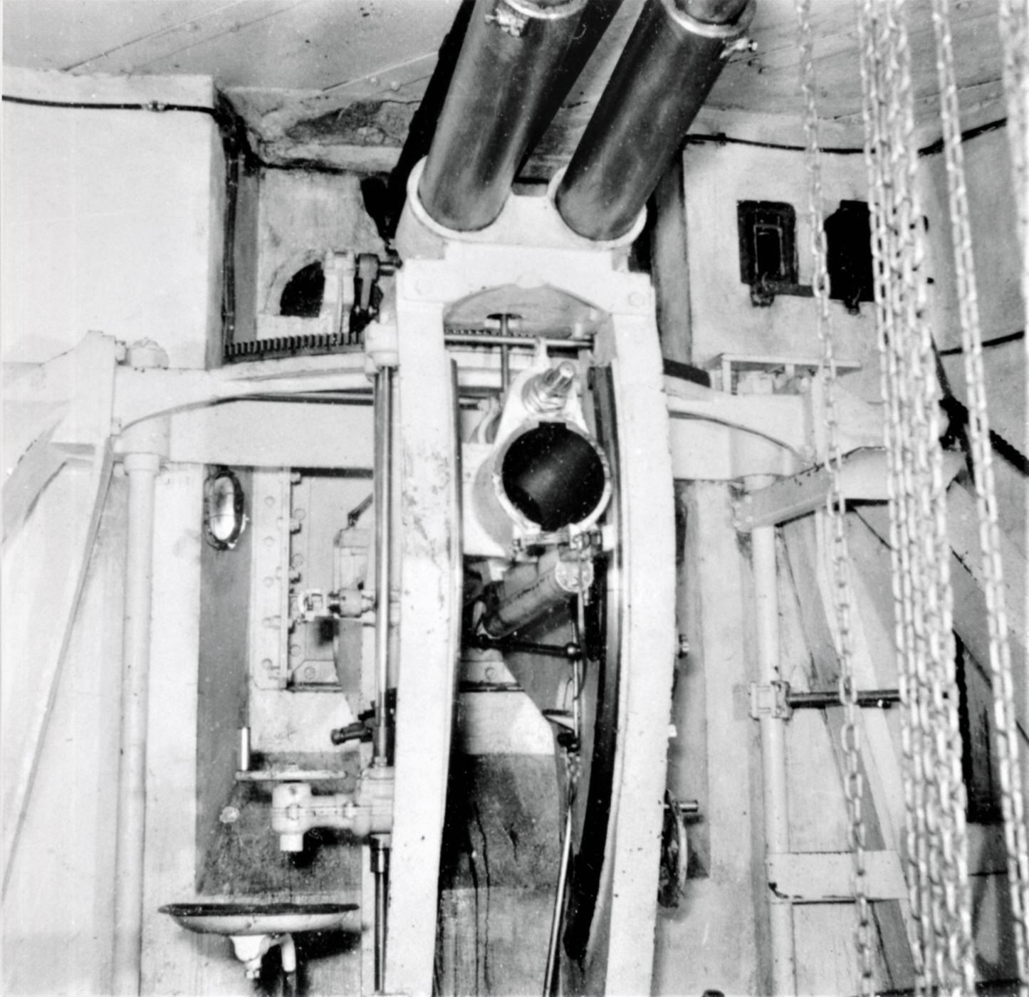 Ligne Maginot - Canon-obusier de 75 mm modèle 1932 sous casemate (75 32) - Ouvrage de Fermont bloc 4
Démontage du tube