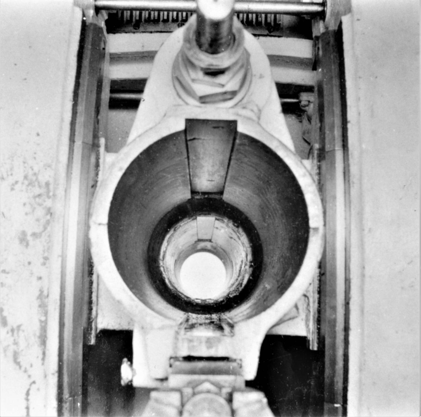 Ligne Maginot - Canon-obusier de 75 mm modèle 1932 sous casemate (75 32) - Ouvrage de Fermont bloc 4
Démontage du tube