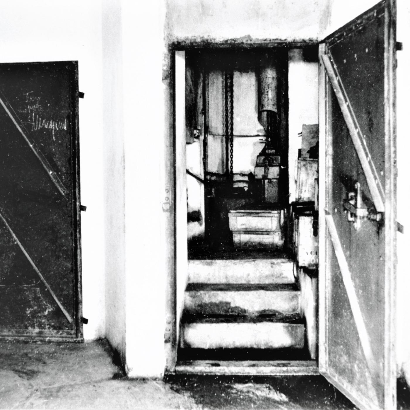 Ligne Maginot - FERMONT - A2 - (Ouvrage d'artillerie) - Bloc 4
Cloche JM
A gauche, l'issue de secours - Inconnu