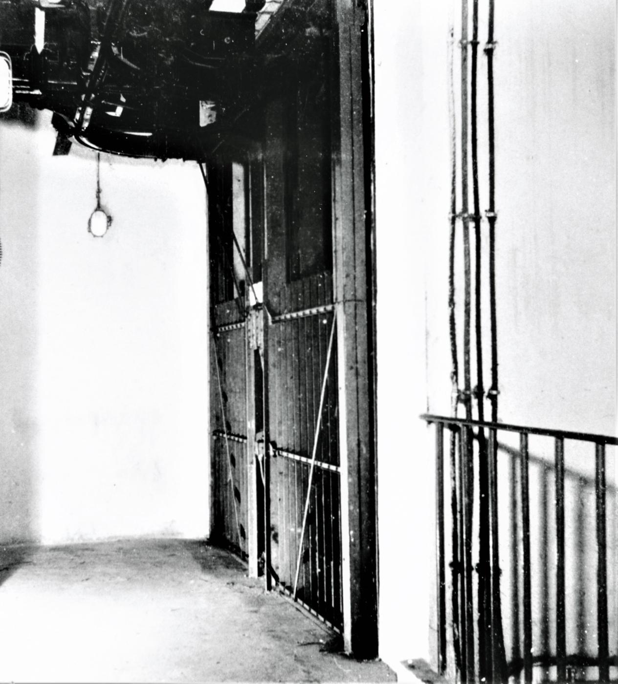 Ligne Maginot - FERMONT - A2 - (Ouvrage d'artillerie) - Bloc 4
Les deux monte-charges Baudet Donon Roussel de 2,5 T à l'étage du bloc