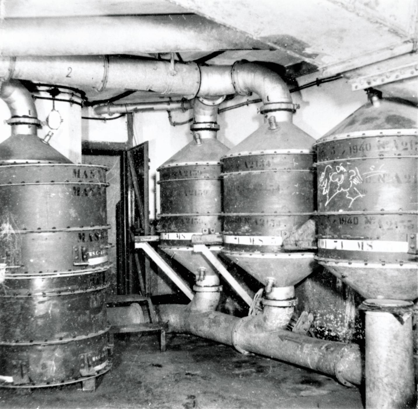 Ligne Maginot - FERMONT - A2 - (Ouvrage d'artillerie) - Bloc 4
Etage inférieur
Ventilation du bloc
Batterie de filtres - Inconnu