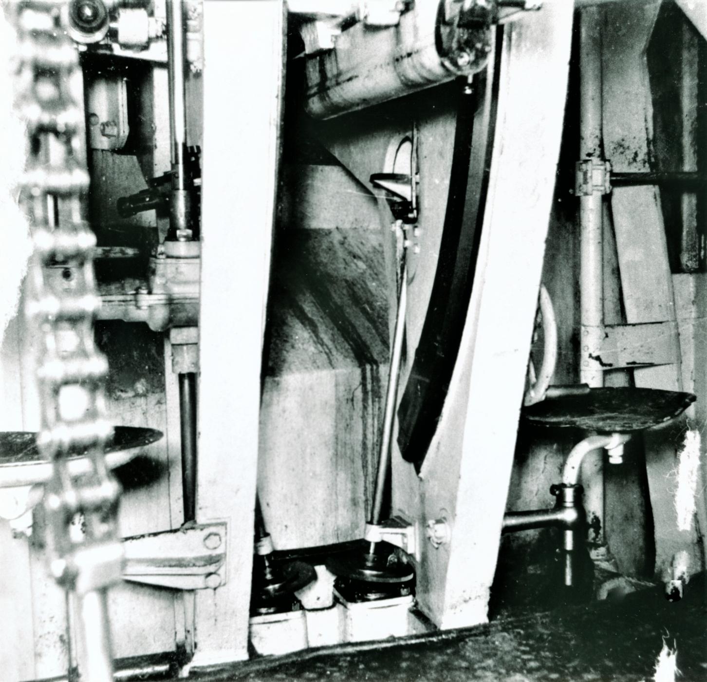 Ligne Maginot - Canon-obusier de 75 mm modèle 1932 sous casemate (75 32) - Ouvrage de Fermont bloc 4
Tringlerie et renvoi des reports de hausse