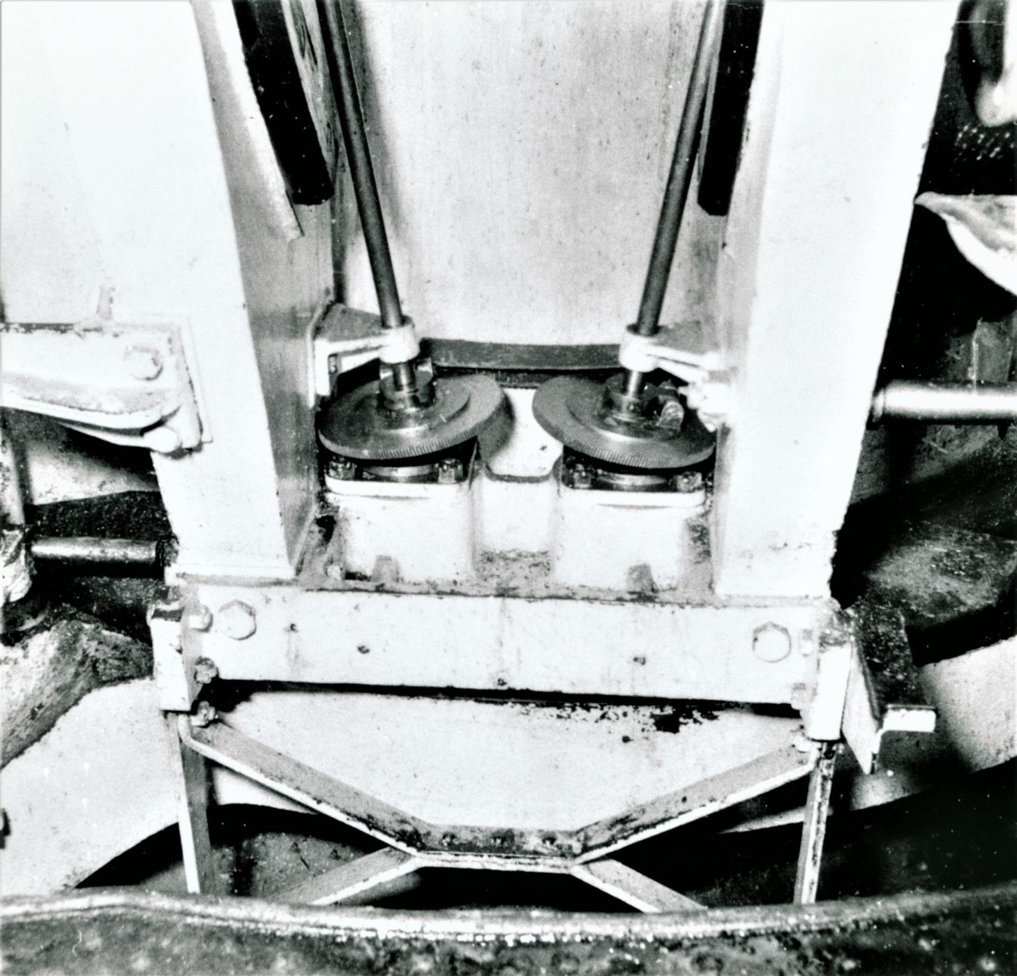 Ligne Maginot - Canon-obusier de 75 mm modèle 1932 sous casemate (75 32) - Ouvrage de Fermont bloc 4
Tringlerie et renvoi des reports de hausse
