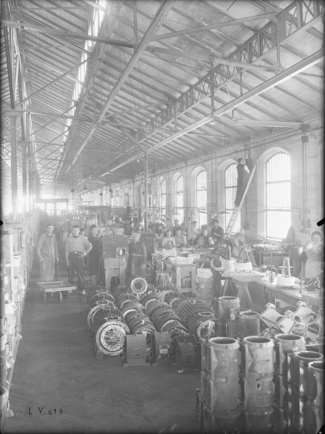 Ligne Maginot - SCHNEIDER-WESTINGHOUSE (SW) - Matériel électrique SW - Schneider-Westinghouse 
Fabrication des moteurs électriques, atelier de bobinage 